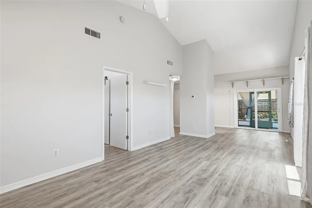 366 47TH AVENUE #5 St Petersburg, FL 33703