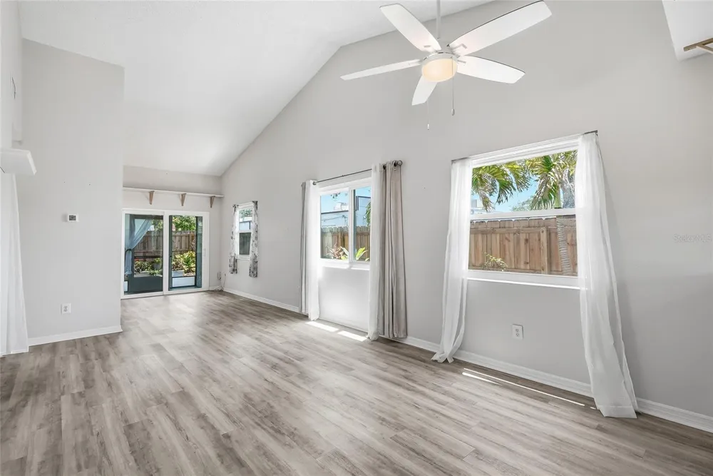 366 47TH AVENUE #5 St Petersburg, FL 33703