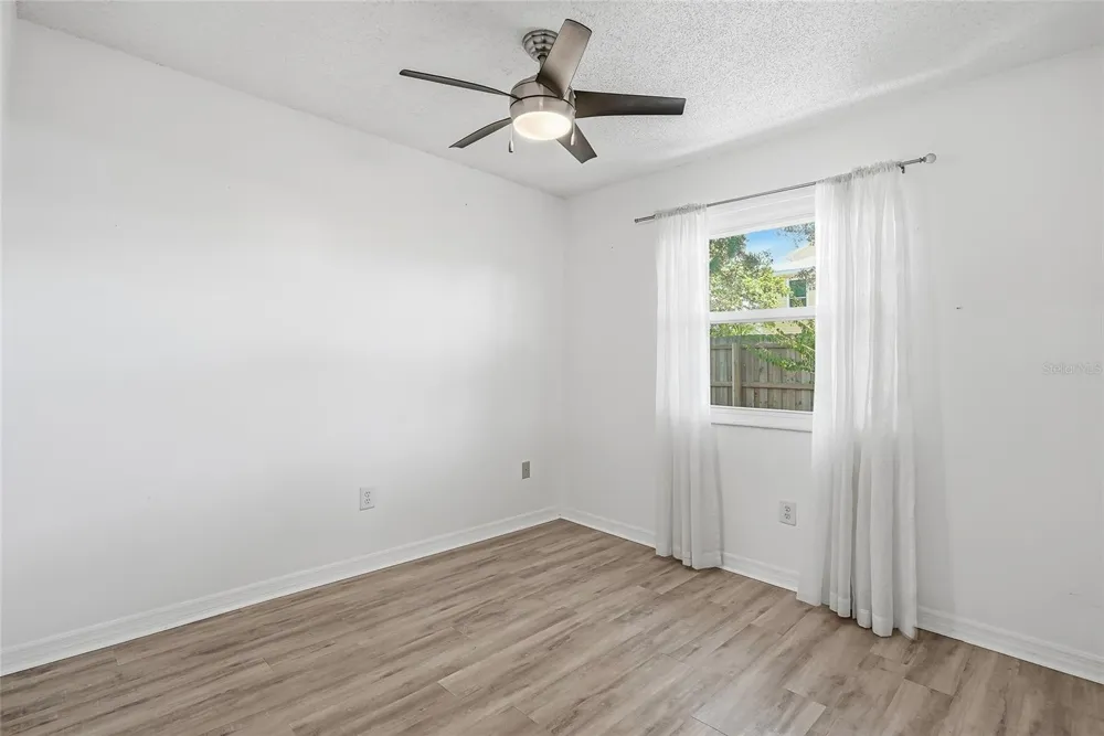 366 47TH AVENUE #5 St Petersburg, FL 33703