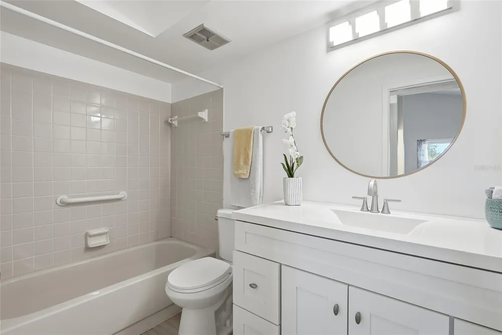 366 47TH AVENUE #5 St Petersburg, FL 33703