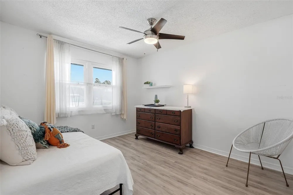 366 47TH AVENUE #5 St Petersburg, FL 33703
