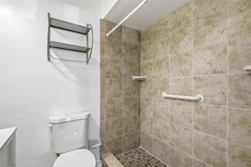 366 47TH AVENUE #5 St Petersburg, FL 33703