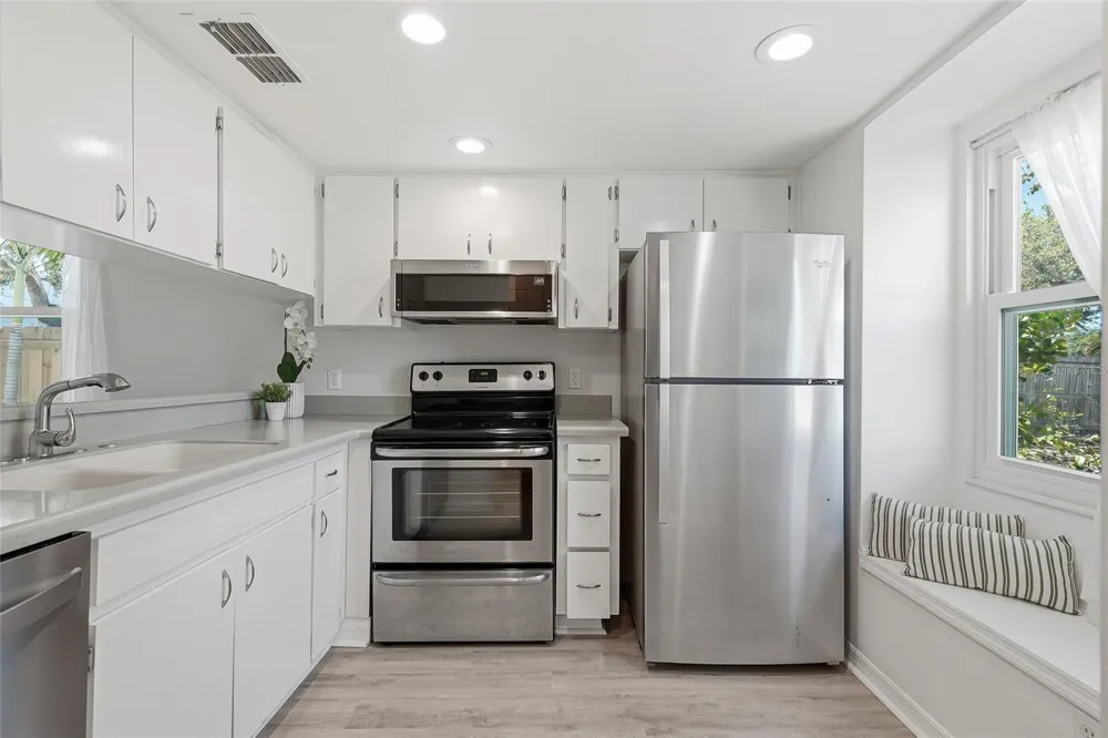 366 47TH AVENUE #5 St Petersburg, FL 33703