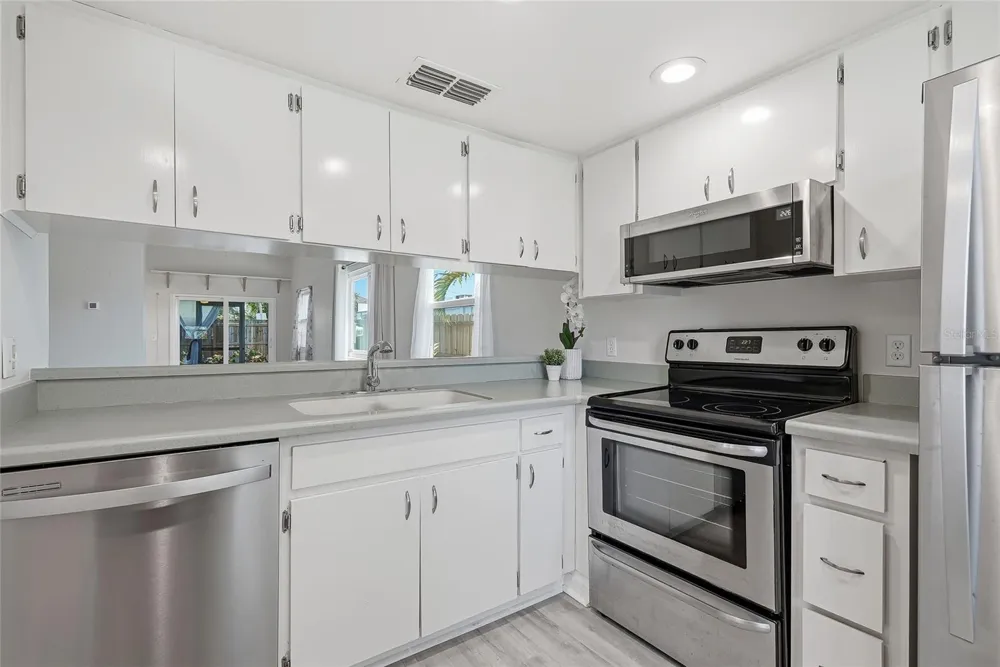 366 47TH AVENUE #5 St Petersburg, FL 33703