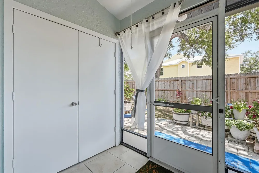 366 47TH AVENUE #5 St Petersburg, FL 33703