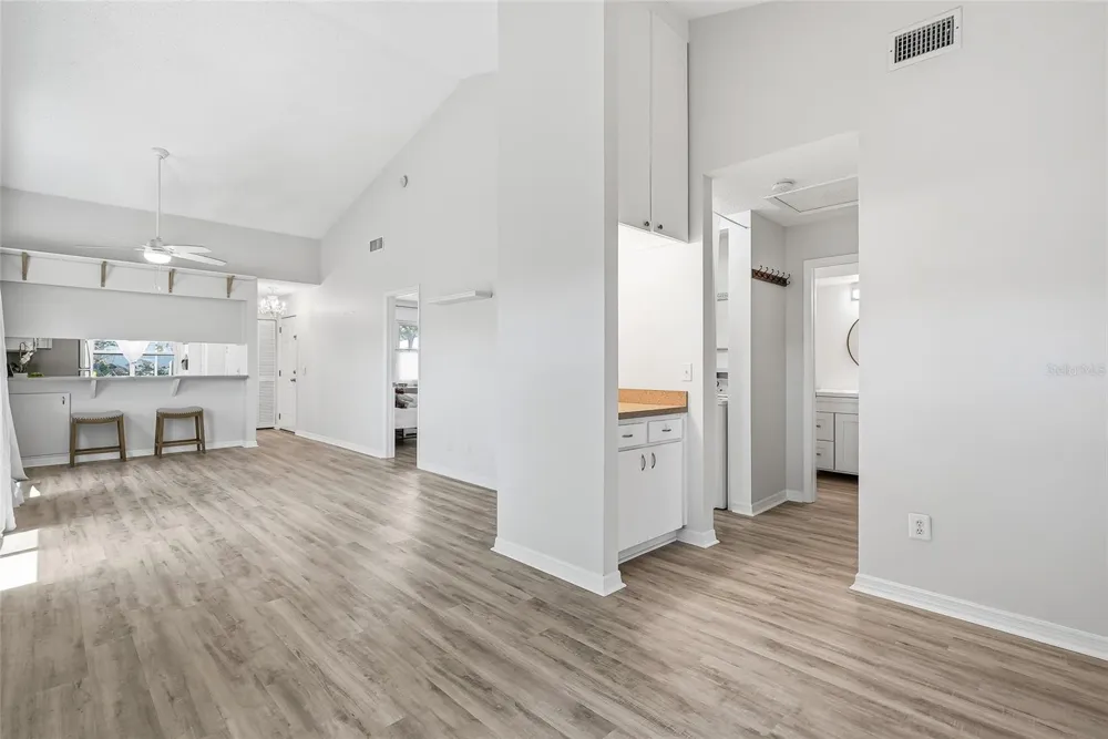 366 47TH AVENUE #5 St Petersburg, FL 33703