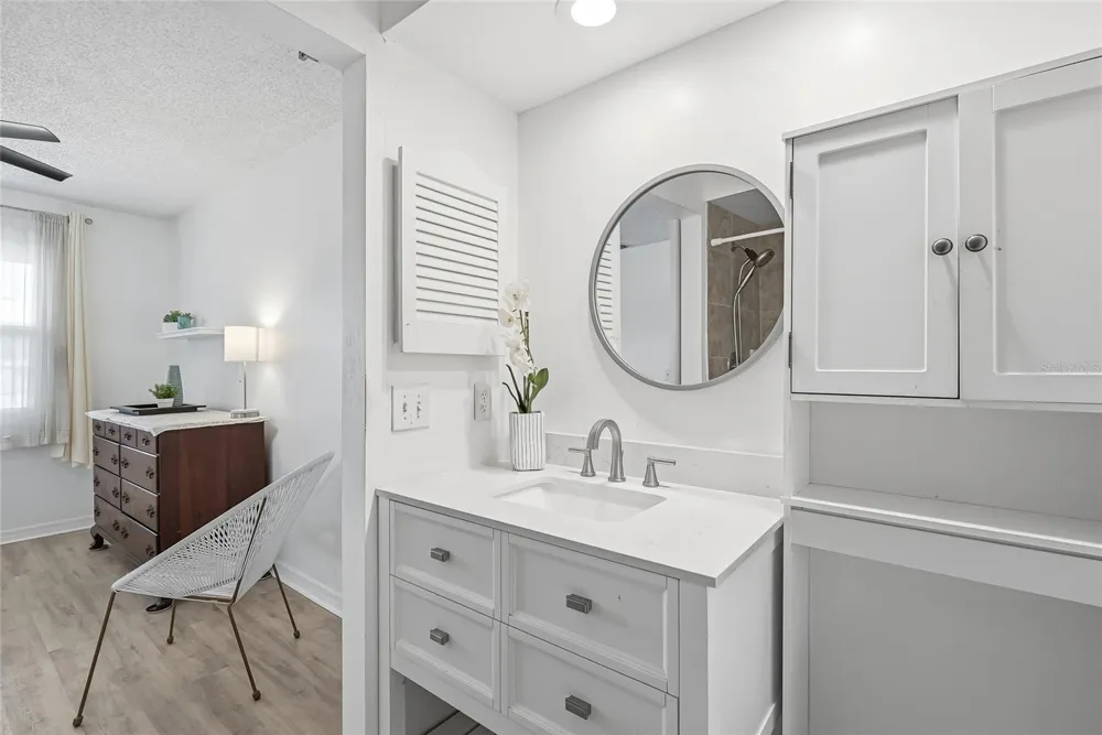 366 47TH AVENUE #5 St Petersburg, FL 33703