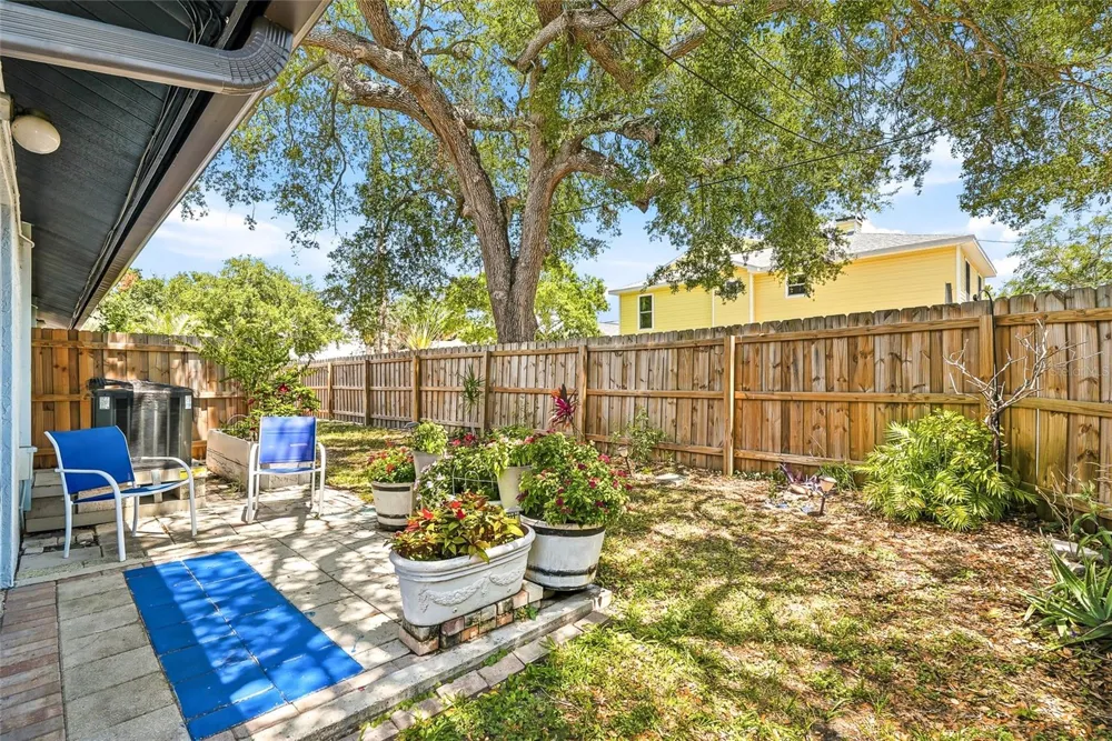 366 47TH AVENUE #5 St Petersburg, FL 33703