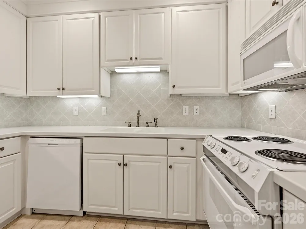 806 Cherokee Road Charlotte, NC 28207