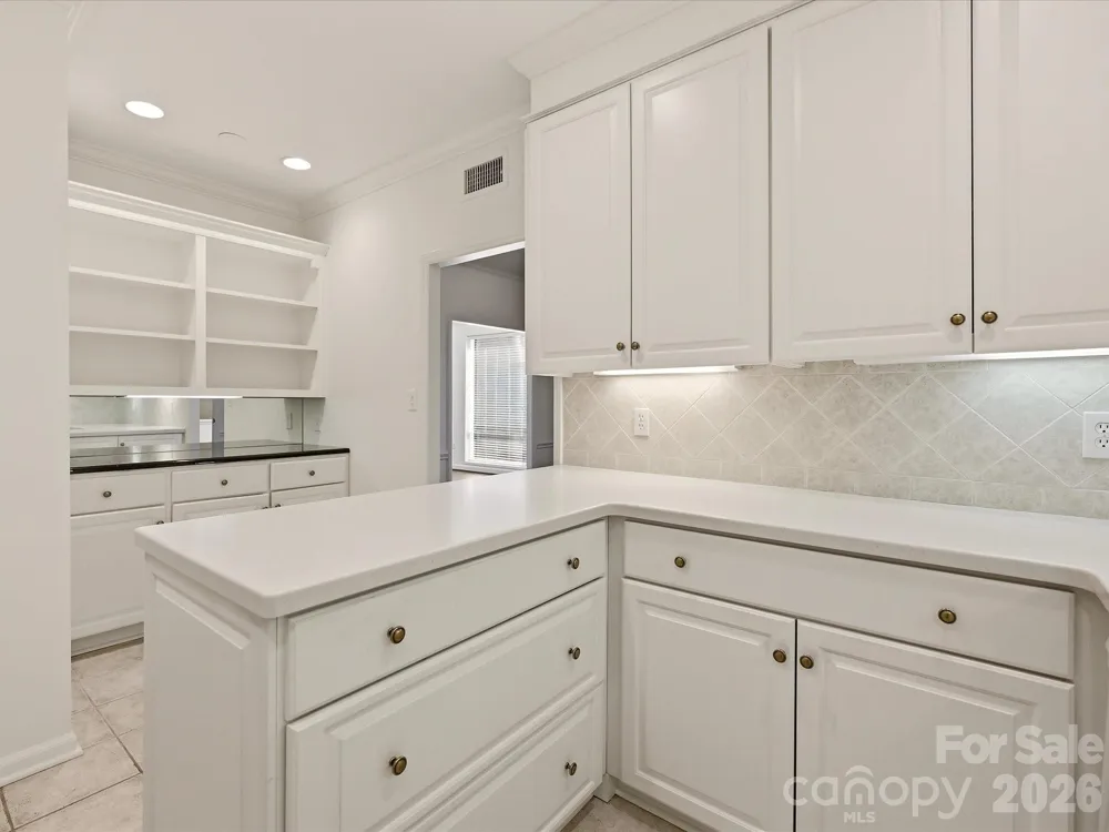 806 Cherokee Road Charlotte, NC 28207