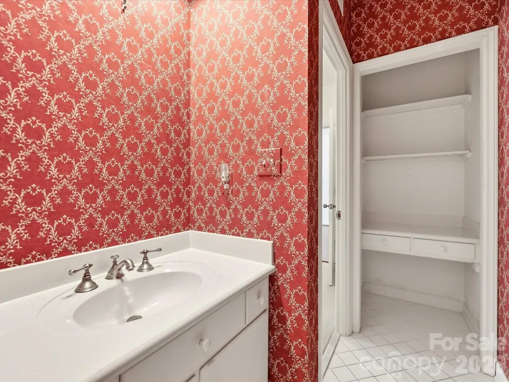 806 Cherokee Road Charlotte, NC 28207