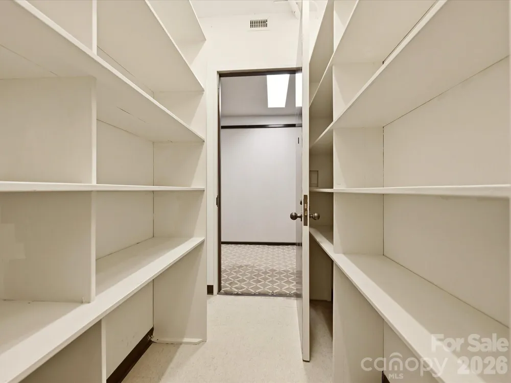 806 Cherokee Road Charlotte, NC 28207