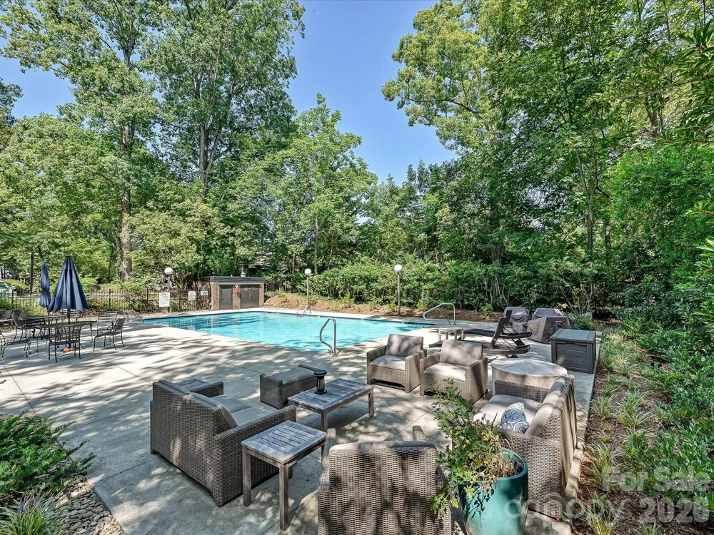 806 Cherokee Road Charlotte, NC 28207
