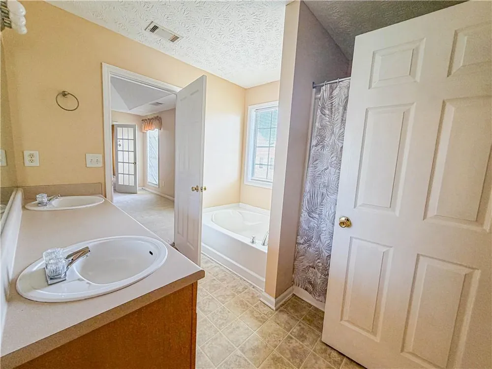 2760 Rusticwood Drive Snellville, GA 30078
