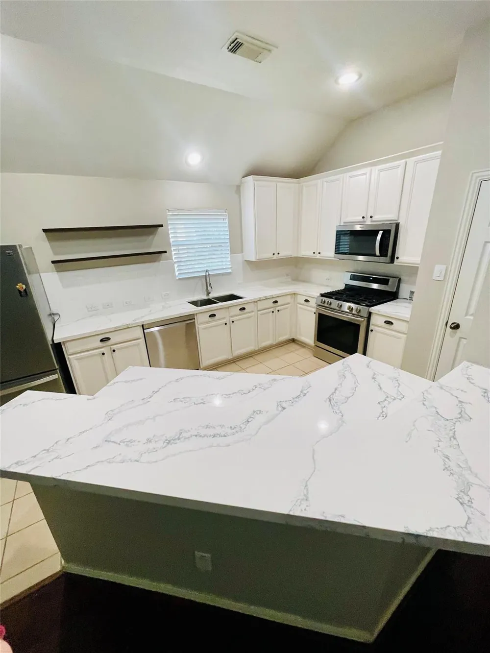 6704 Kevincrest Drive Pearland, TX 77584