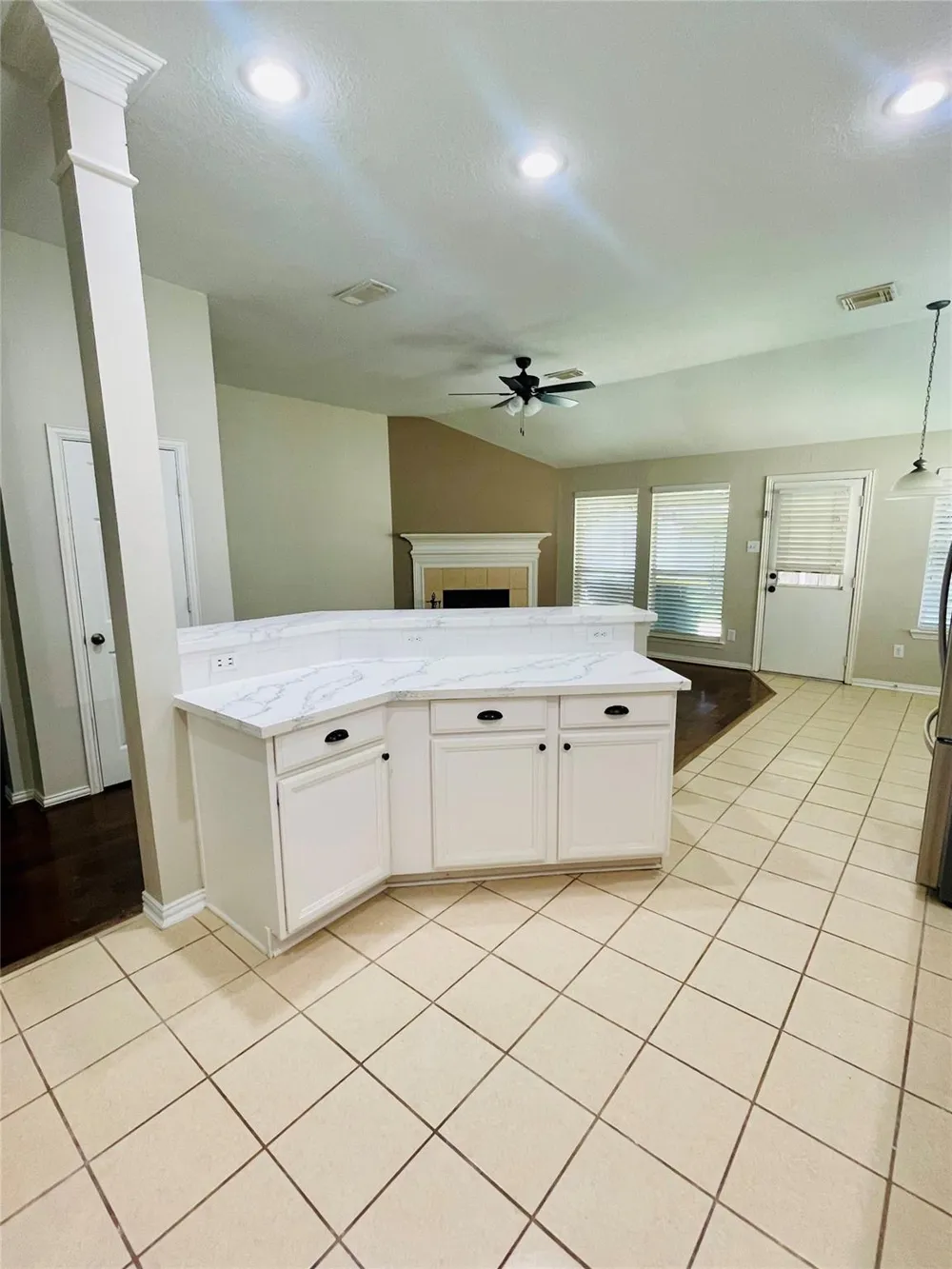 6704 Kevincrest Drive Pearland, TX 77584