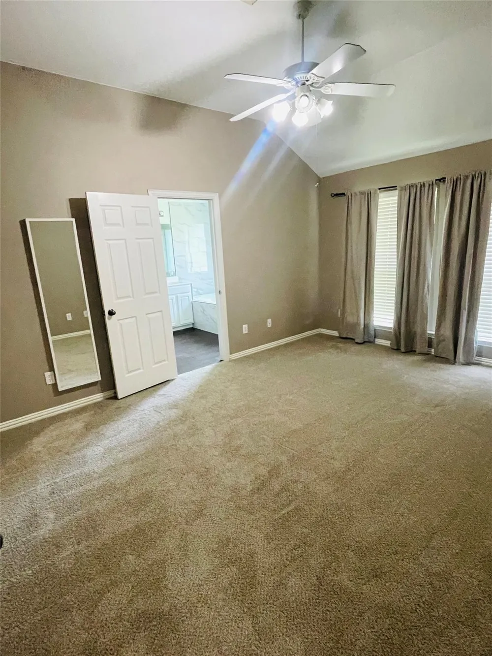 6704 Kevincrest Drive Pearland, TX 77584