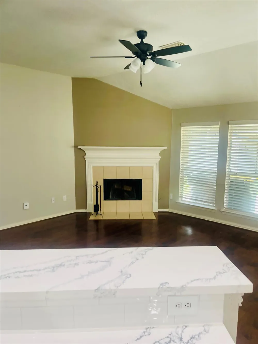 6704 Kevincrest Drive Pearland, TX 77584