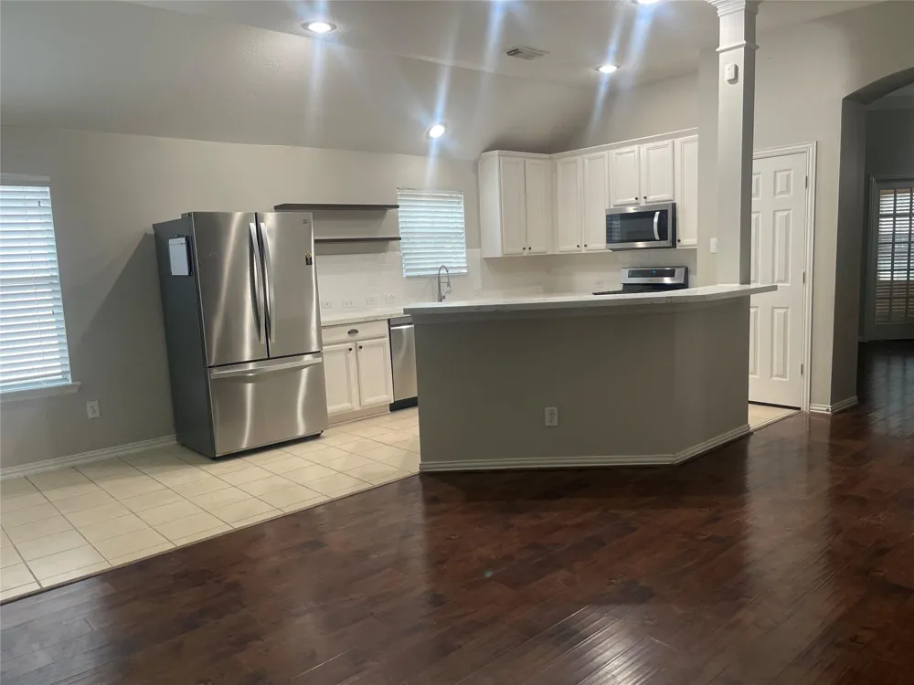 6704 Kevincrest Drive Pearland, TX 77584