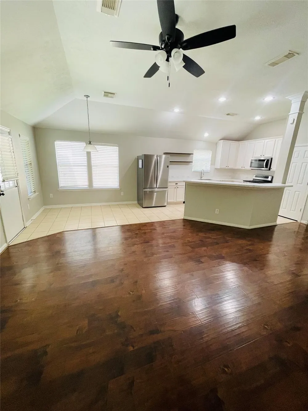 6704 Kevincrest Drive Pearland, TX 77584