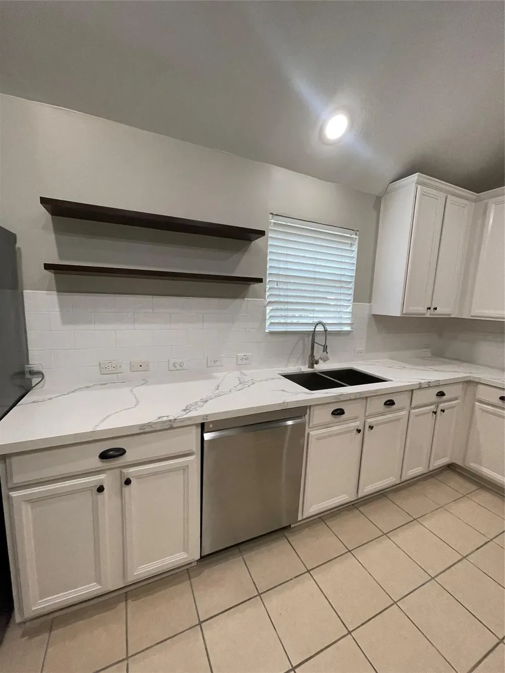 6704 Kevincrest Drive Pearland, TX 77584