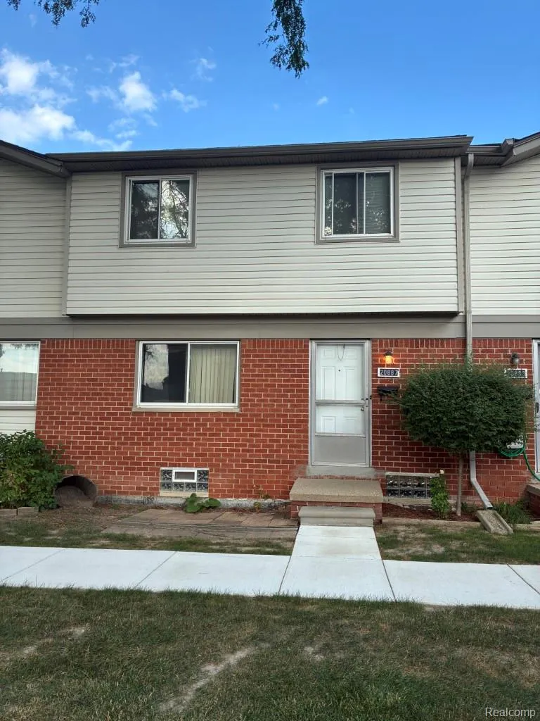 20887 Washington Roseville City, MI 48066