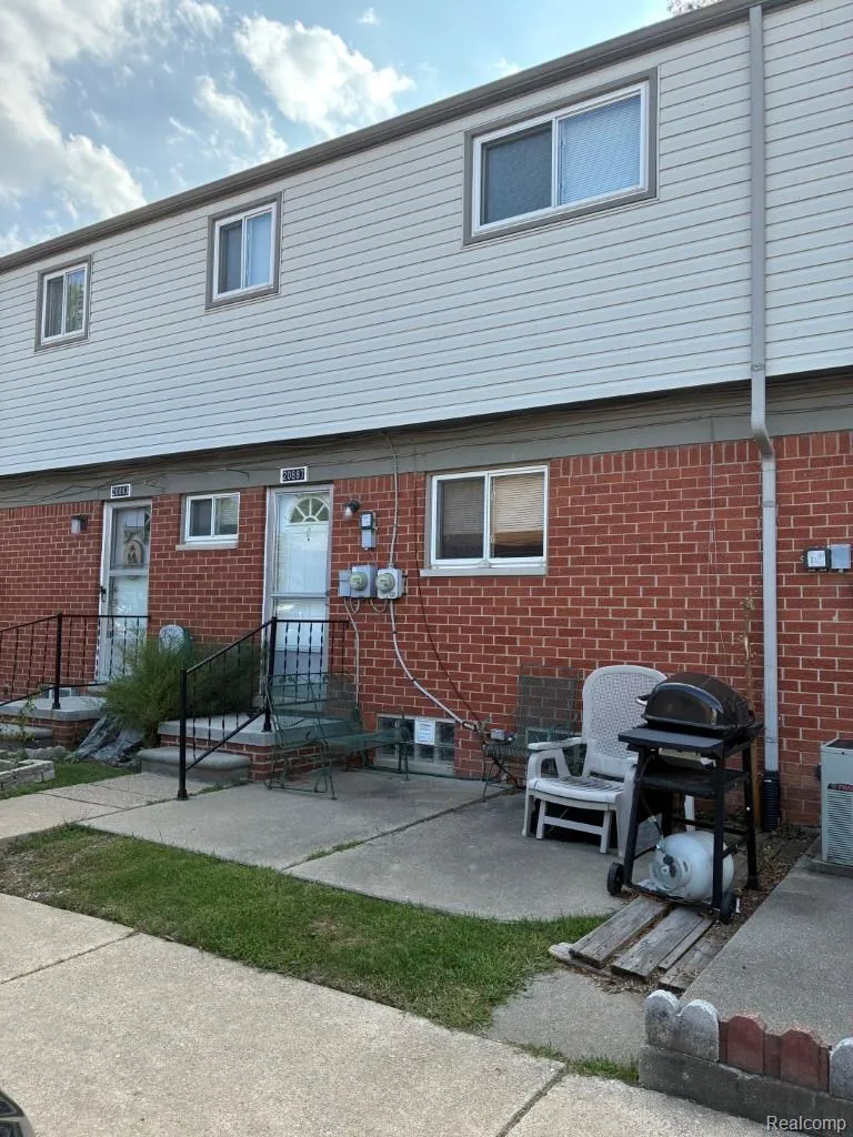 20887 Washington Roseville City, MI 48066