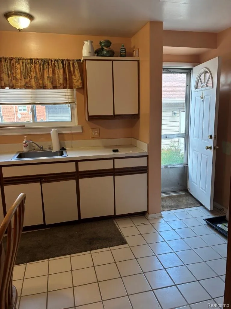 20887 Washington Roseville City, MI 48066