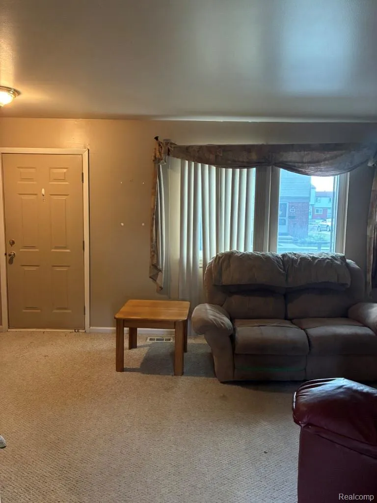 20887 Washington Roseville City, MI 48066