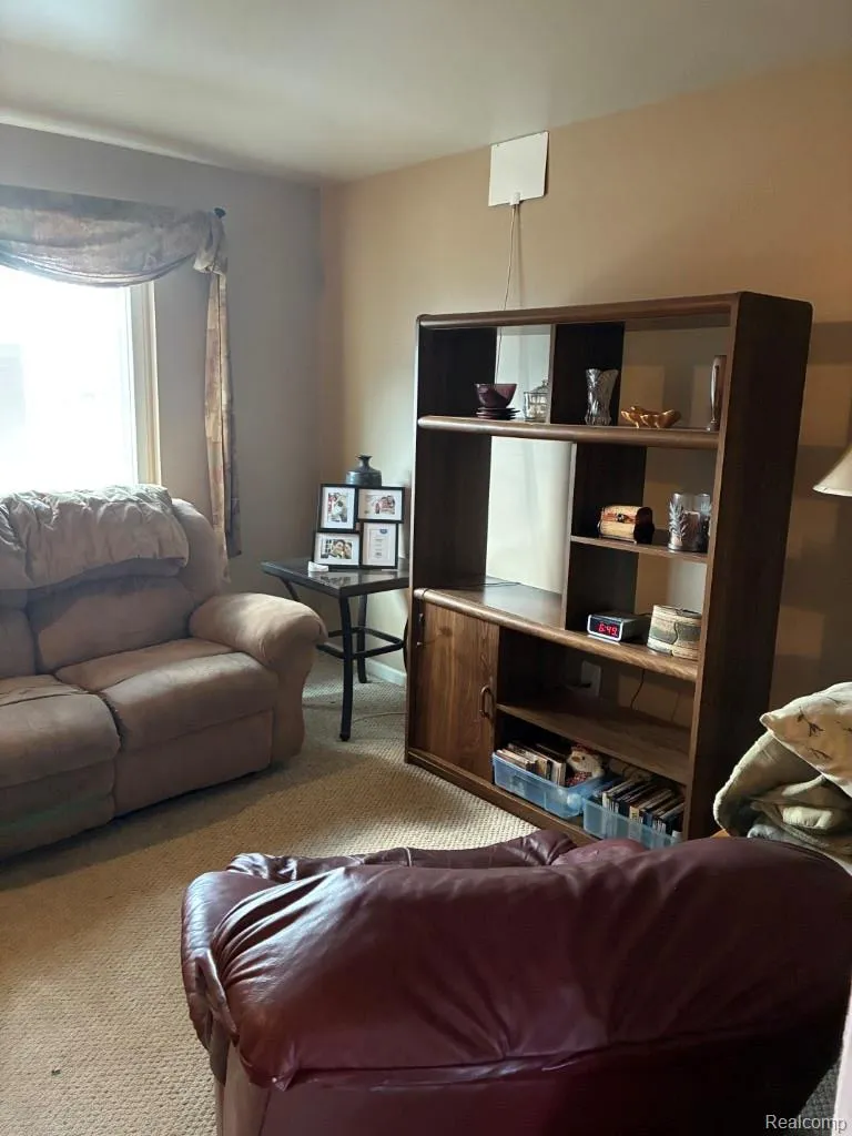 20887 Washington Roseville City, MI 48066