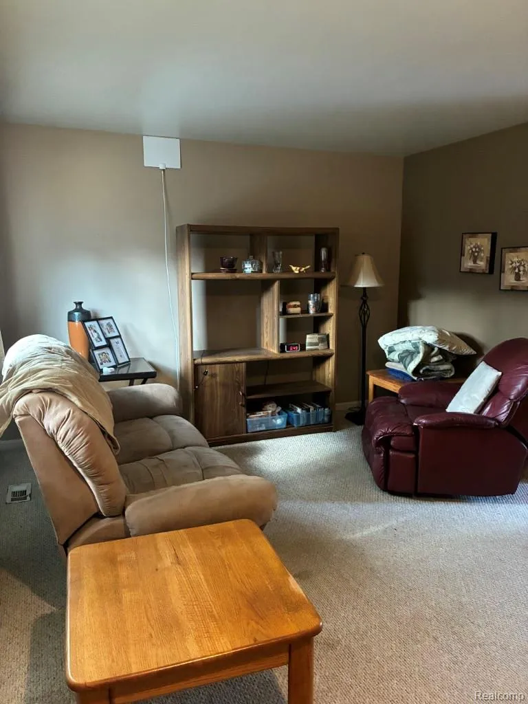 20887 Washington Roseville City, MI 48066