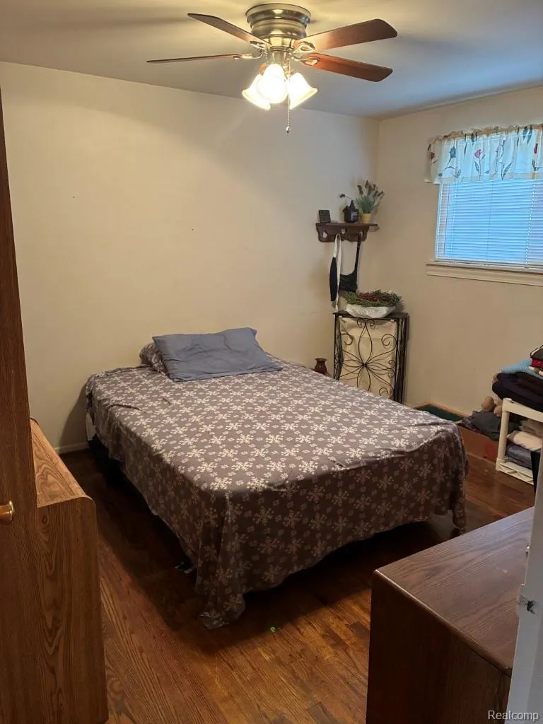 20887 Washington Roseville City, MI 48066