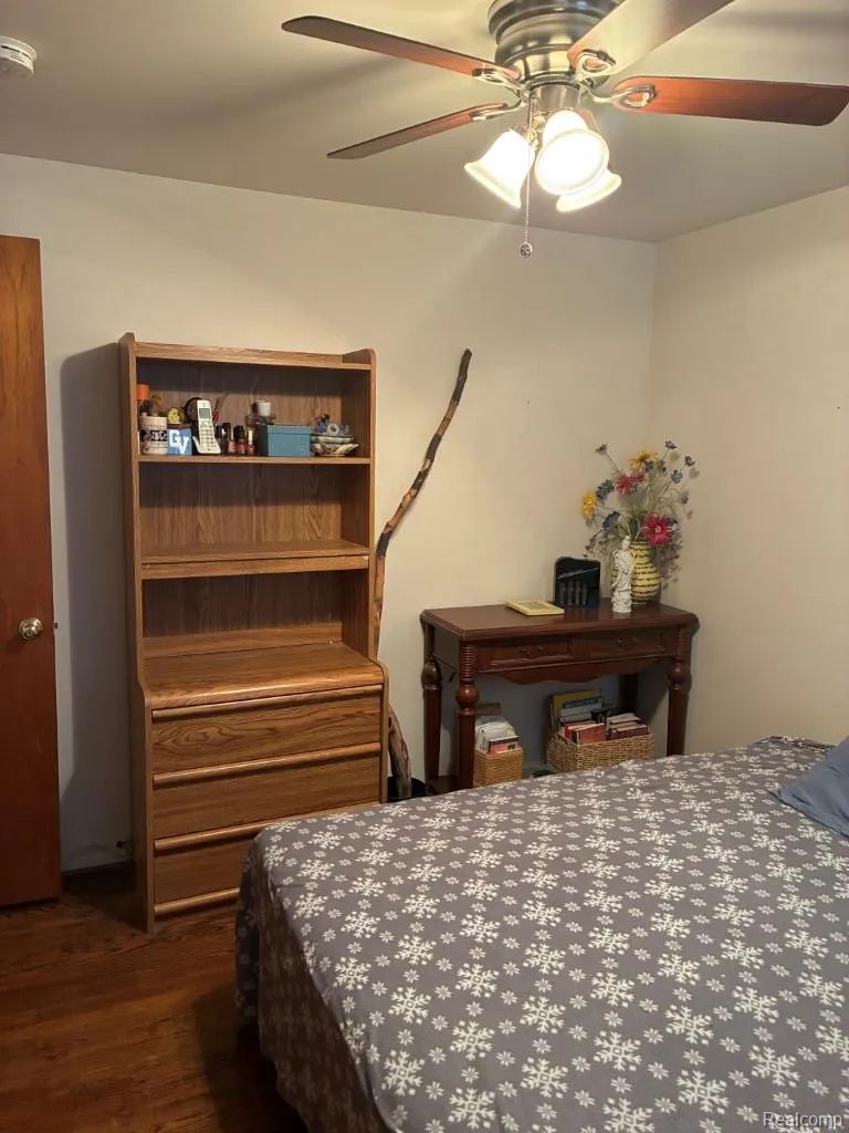 20887 Washington Roseville City, MI 48066