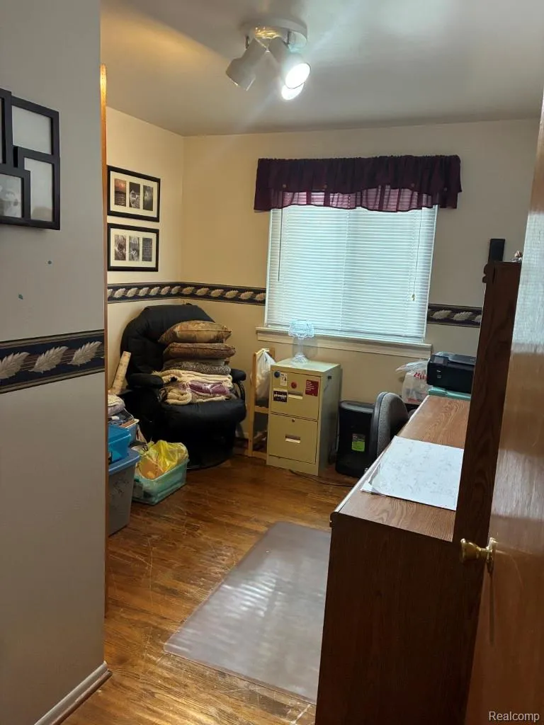20887 Washington Roseville City, MI 48066