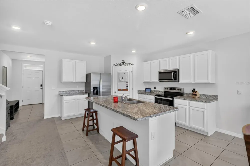 787 AUBURN GROVE CT. Auburndale, FL 33823