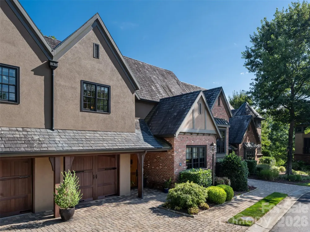 16 Village Oak Drive Arden, NC 28704