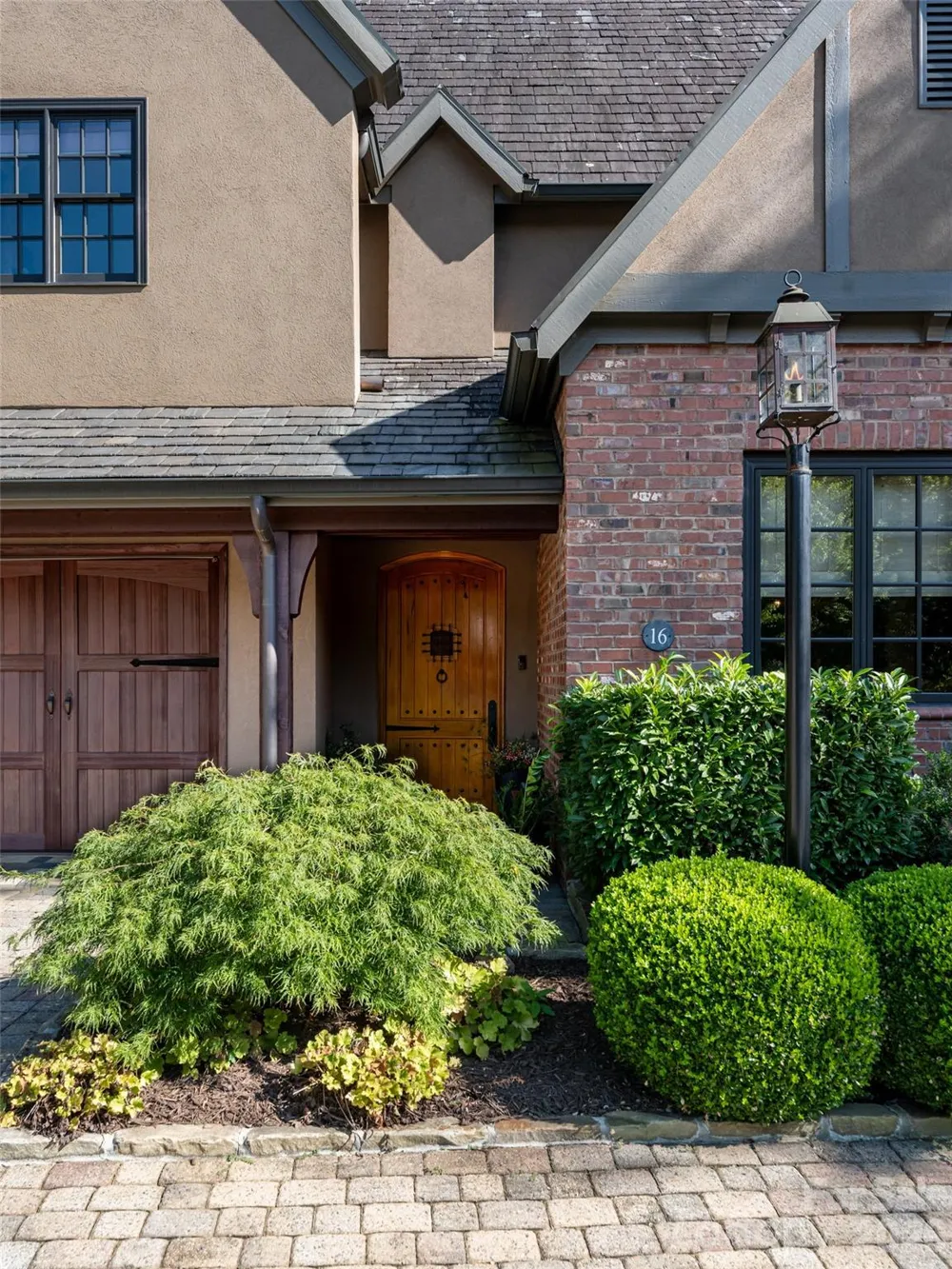 16 Village Oak Drive Arden, NC 28704