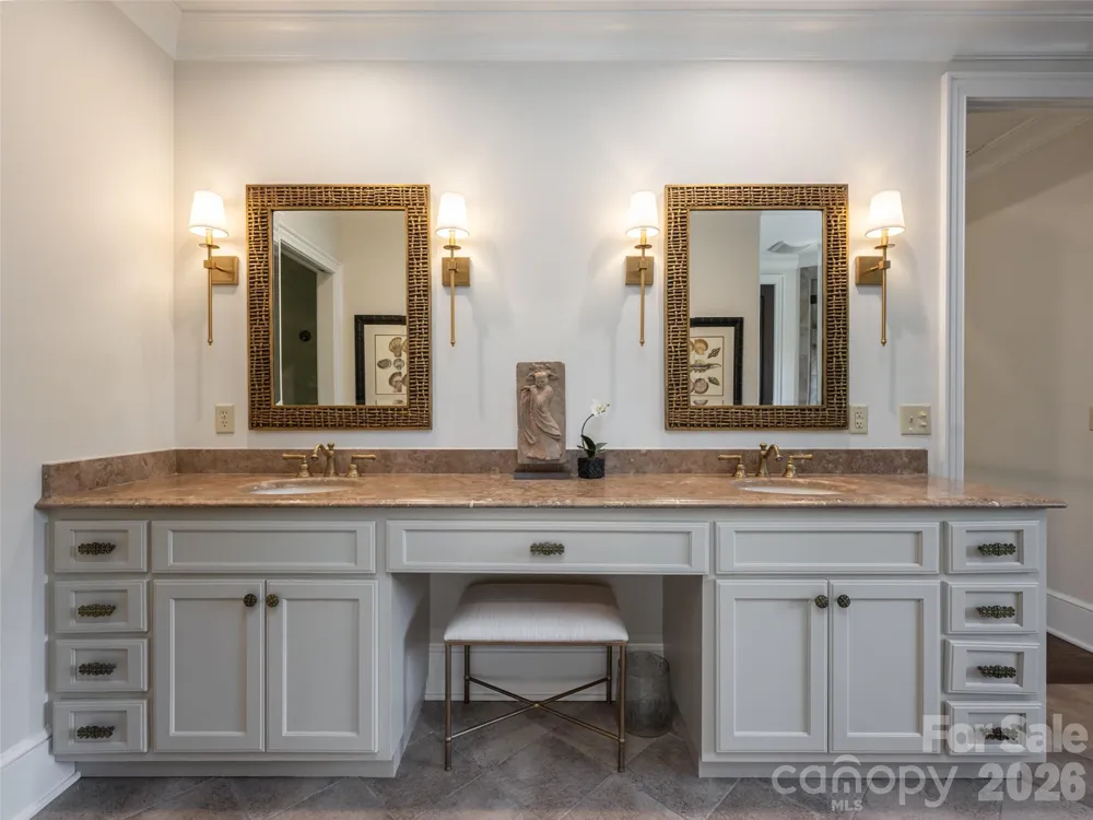 16 Village Oak Drive Arden, NC 28704