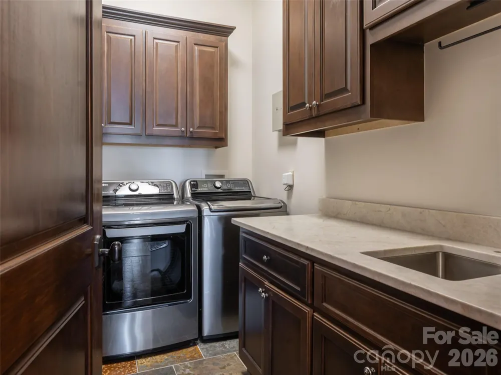 16 Village Oak Drive Arden, NC 28704