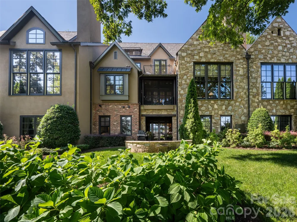 16 Village Oak Drive Arden, NC 28704