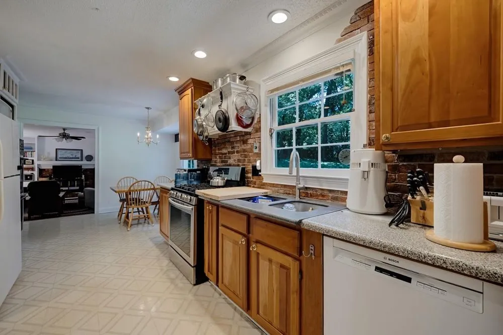 940 Hunterhill Drive Roswell, GA 30075