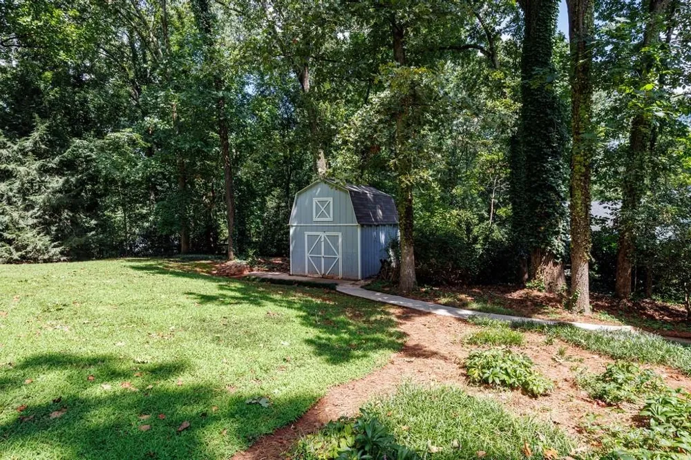 940 Hunterhill Drive Roswell, GA 30075