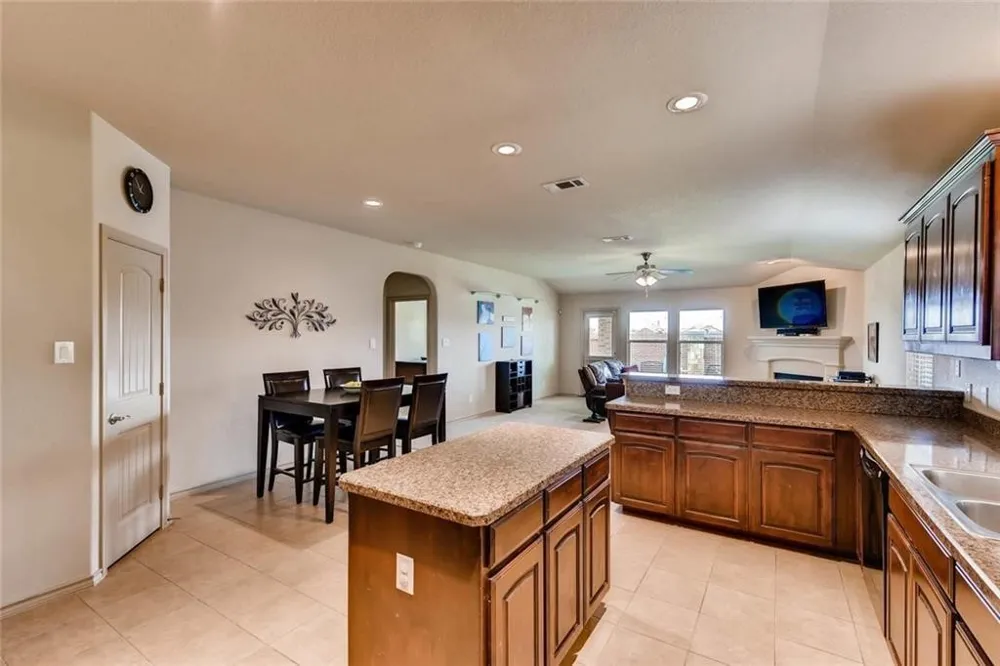 3401 Buckthorn Lane Denton, TX 76226
