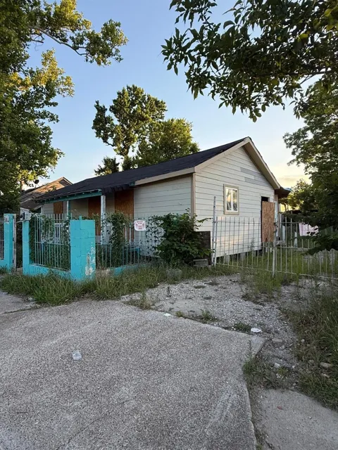 5113 Hirsch Road