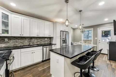 360 BRAMHALL AVE