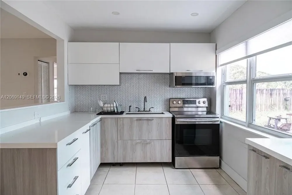 2842 Jackson St Hollywood, FL 33020
