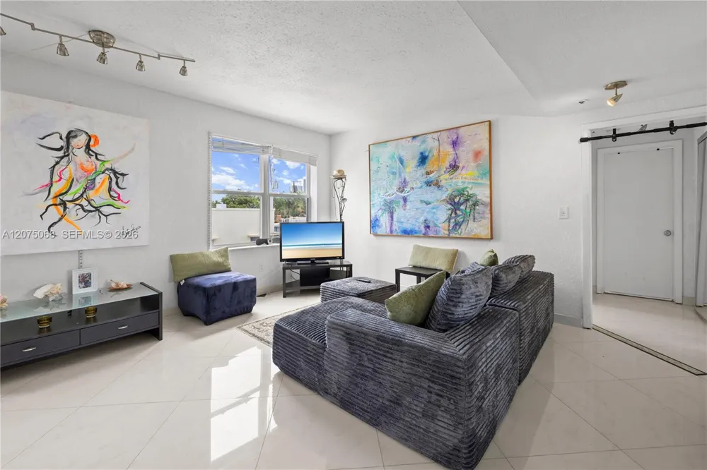 802 Euclid Ave #305 Miami Beach, FL 33139