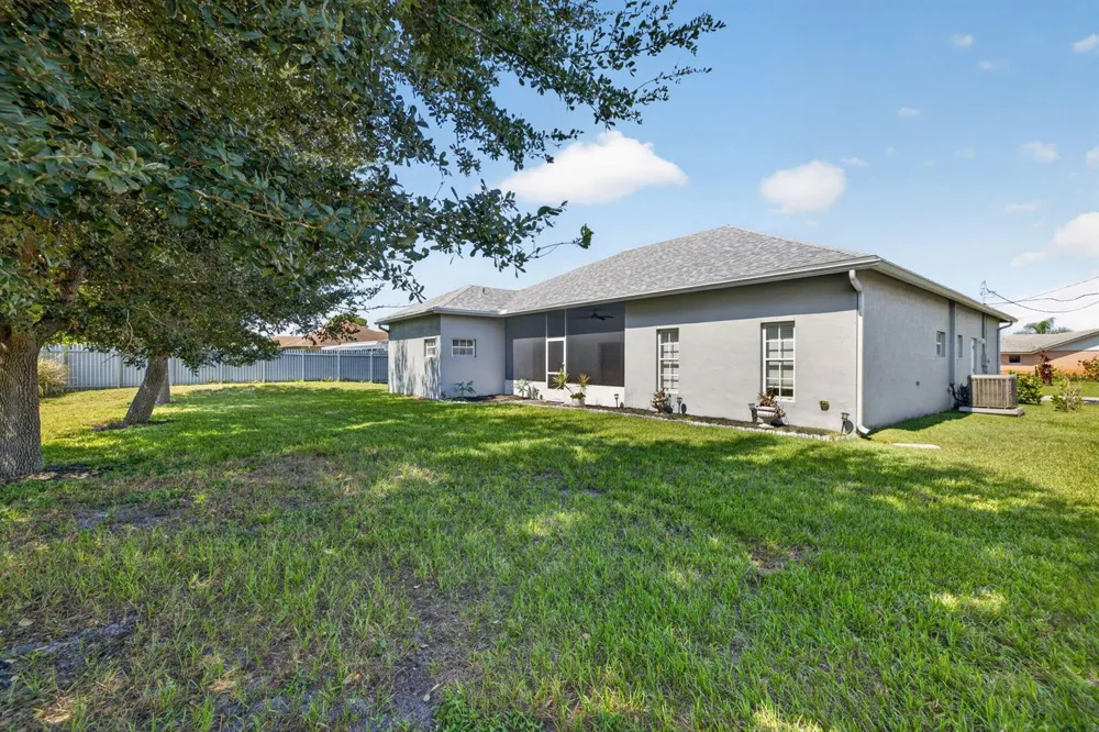 1711 SE Fairfield Street Port St. Lucie, FL 34983