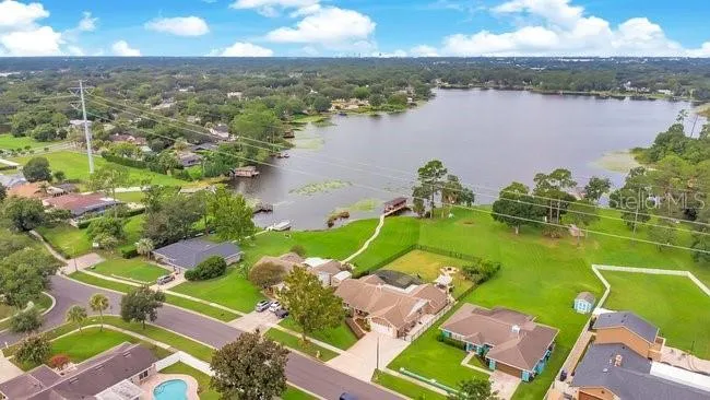 4512 BRIDGEWATER DRIVE Orlando, FL 32817