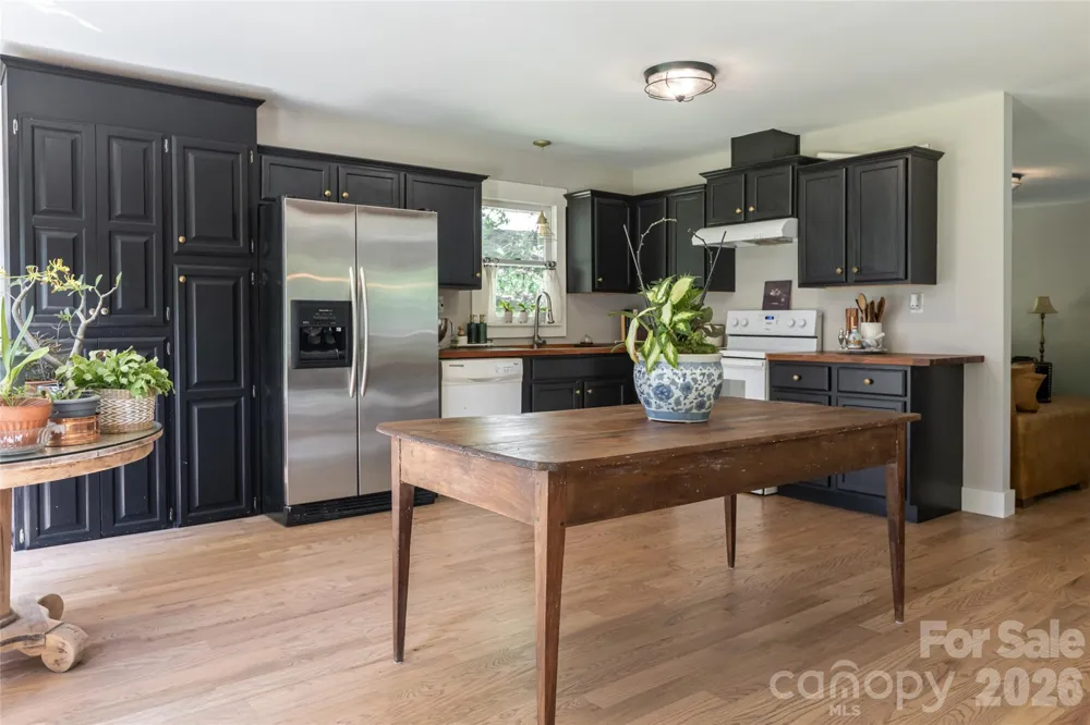 360 Pinners Cove Road Asheville, NC 28803